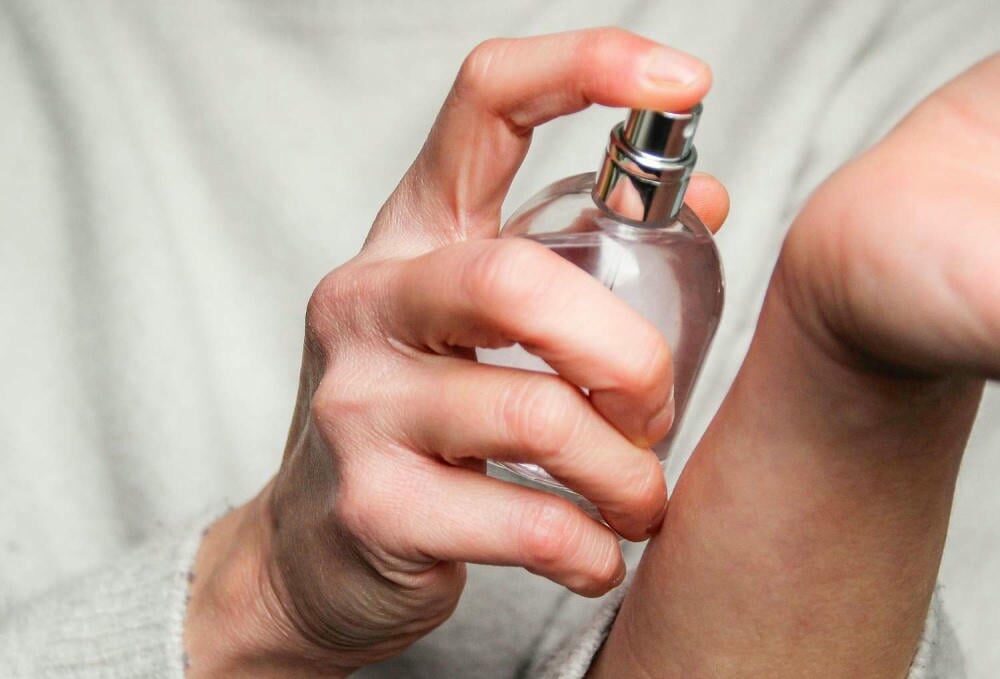 Bí Quyết Chọn Nước Hoa Thơm Lâu Không Phải Ai Cũng Biết